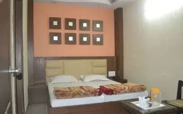 Hotel Saina International - photo 4
