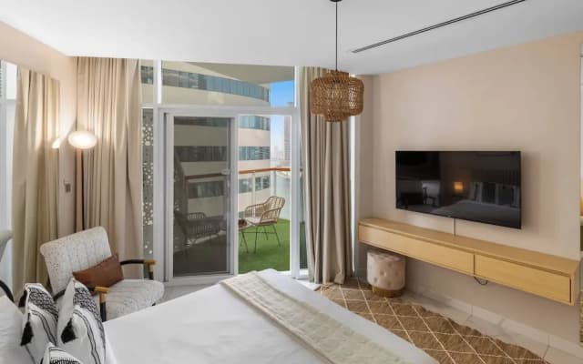 2BR Ultra Lux Canalfront Burj view - photo 5