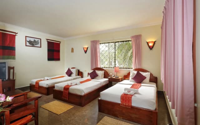 Forest King Hotel - photo 3