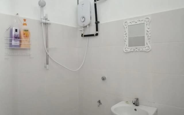Standard Double Room With Ac in Kuching - photo 5
