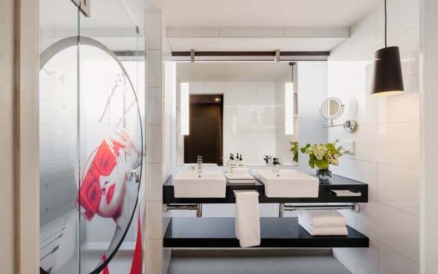 Hotel Indigo Melbourne on Flinders by IHG - photo 2