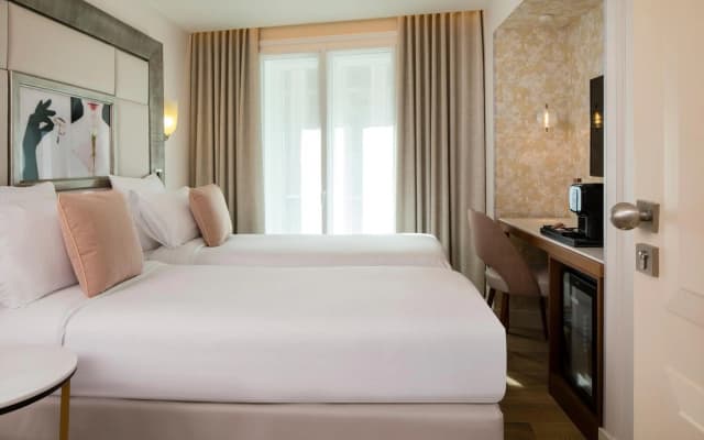 Hotel Des Champs Elysees - photo 3