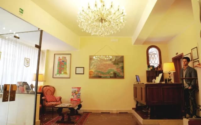 Tivoli Hotel - photo 2