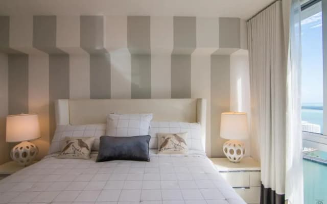 Luxury 5star Condo at 34th floor Icon Brickell 1 bed one bath - photo 5