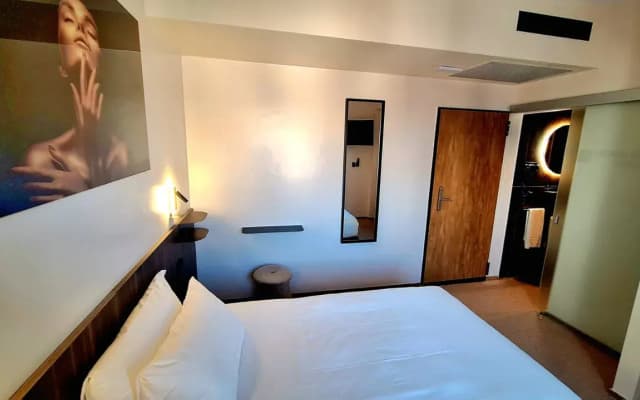 Best Western Hotel Revolution - photo 2