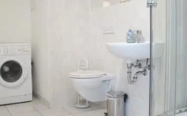 The Brandenburg Gate Hostel - photo 4