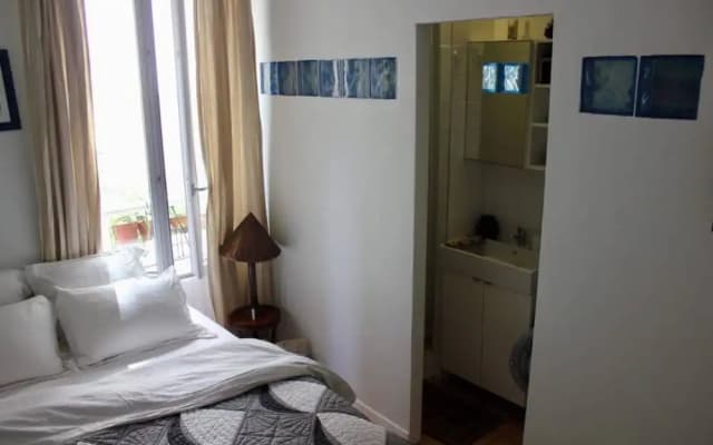 Comfortable 1 Bedroom Apartment in Paris 7th - photo 3