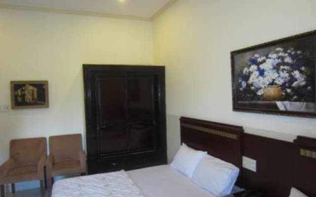 Contempo Hotel - photo 5
