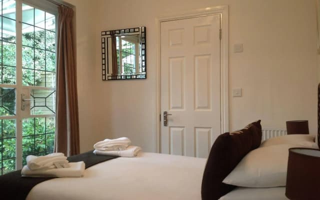 Oak Lodge Hotel - photo 3