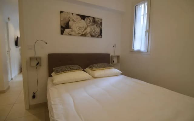 Amazing apartment 4 persons with big Terrace in Carré d'Or district in Nice - photo 2