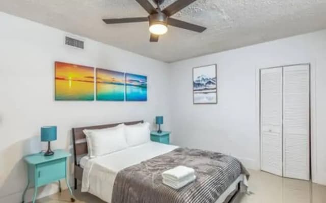 1720 Wa Kee 1B 4 Queen Beds Sleep 8 Pool Parking Wi-fi Patio - photo 2