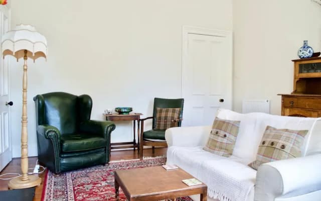 1 Bedroom Flat in Central Edinburgh - photo 3