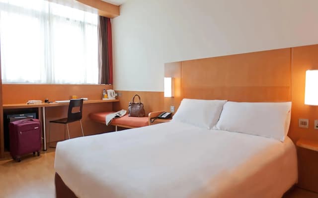 ibis Abu Dhabi Gate - photo 4