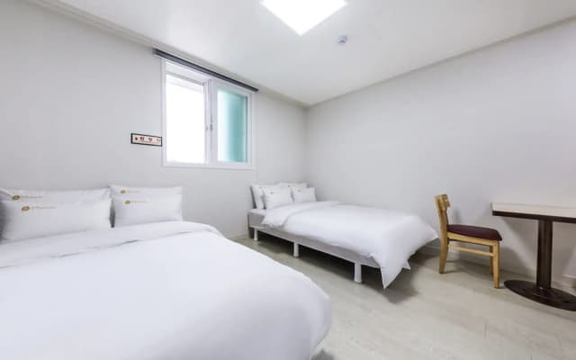 JS Hotel - photo 3