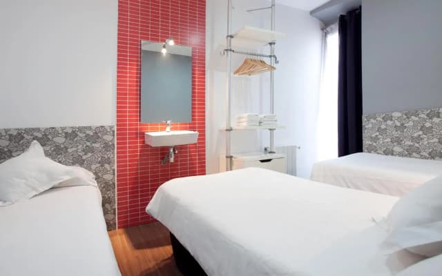 Hostal Nitzs Bcn - photo 4