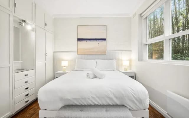 Charming 1-bed With Fireplace by the Beach - photo 2