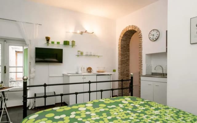 Trastevere Intimate Apartment - photo 4