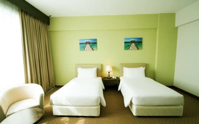 The Regency Waterfront Hotel - photo 3