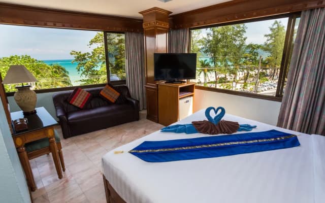 Patong Beach Bed and Breakfast - photo 4