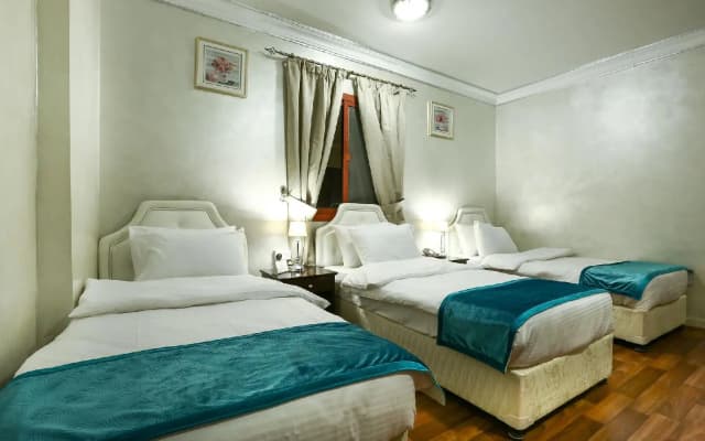 La Villa Suites Hotel - photo 4