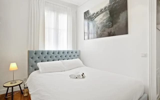 Cosy and Bright 1BR Flat Near Arc de Triomphe! - photo 2