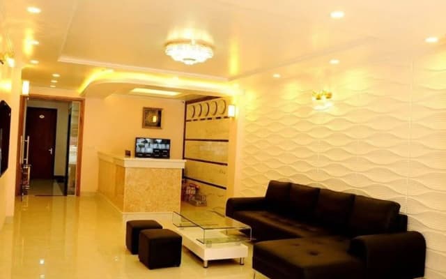 OYO 620 New World Hotel - photo 2