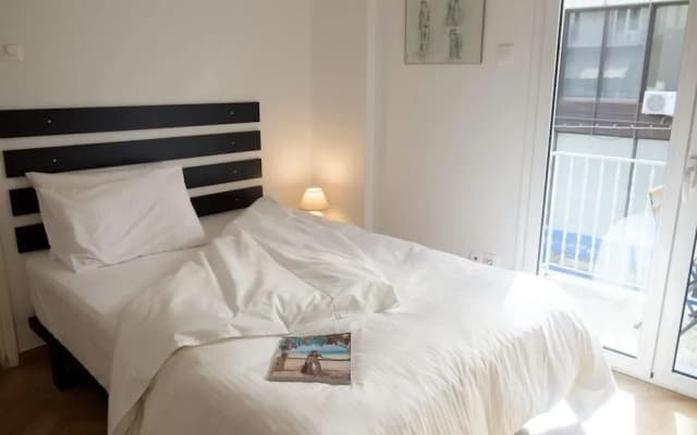 White n Bright Studio Apt - photo 2