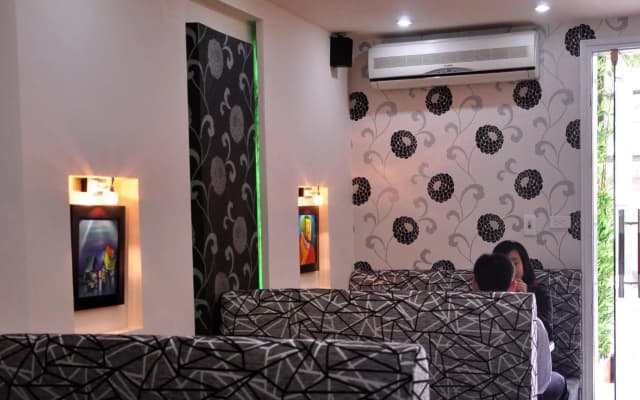 Green Hotel - photo 3