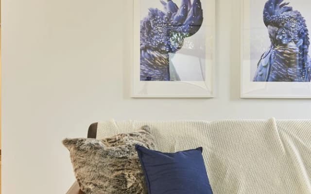 Sleek and Spacious Flat - photo 5