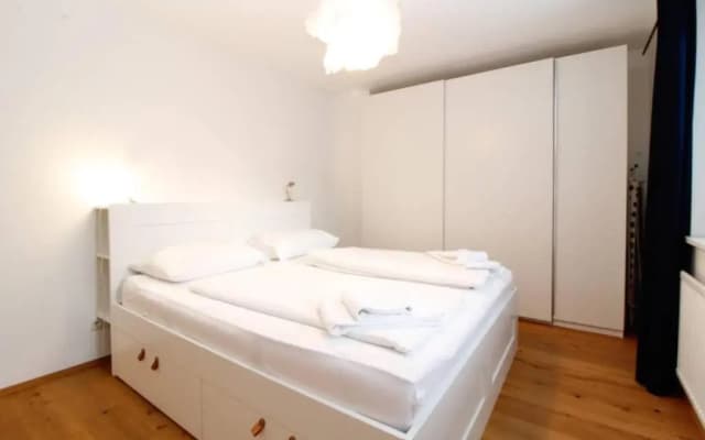 MODERN spacious, 2 BEDROOM, FREE PARKING - photo 3