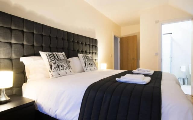 Arnos Apartments - photo 2