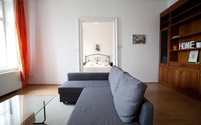 Oktogon Apartment - photo 2