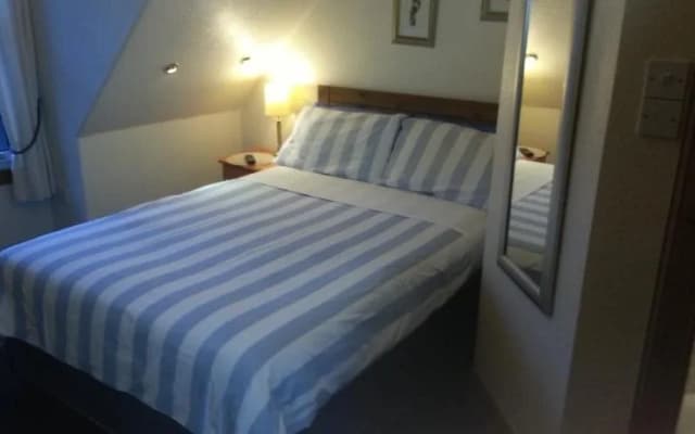 Smiths Guest House - photo 2