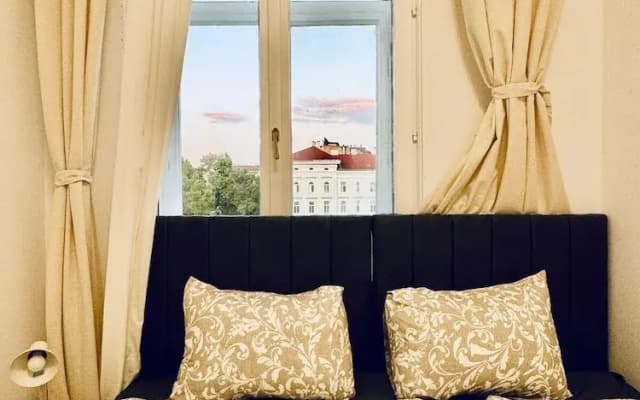 Elegant 4BR Apt Near Westbahnhof - photo 4