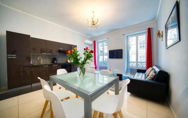 Lusso 5 beds Central Apartment - photo 5