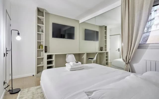 Modern Parisian Apartment Center of Paris - photo 5