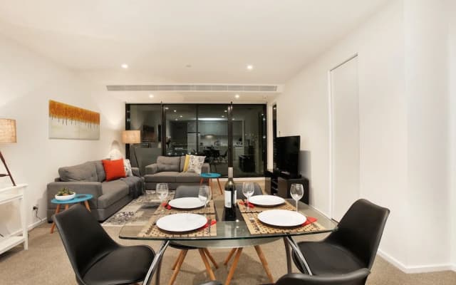 StayCentral on Lonsdale - photo 4