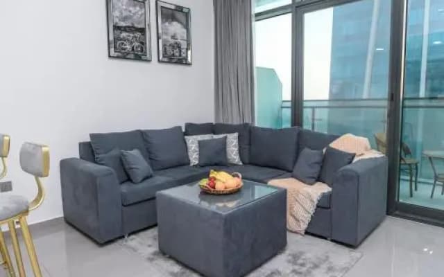 Luton Vacation Homes - Damac Maison Studio, Canal View - photo 2