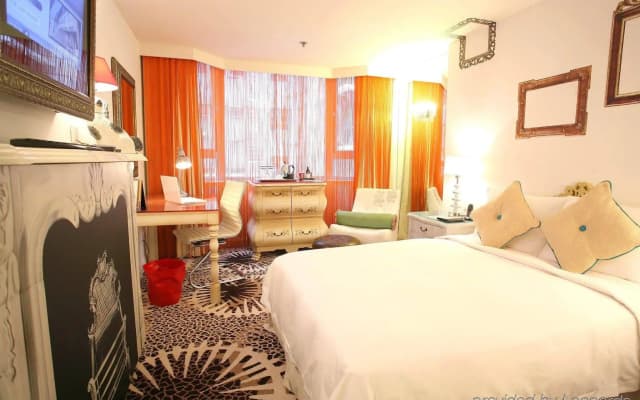 The Luxe Manor - photo 2