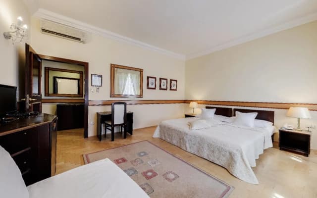 Fleur De Lis Hotel - photo 5