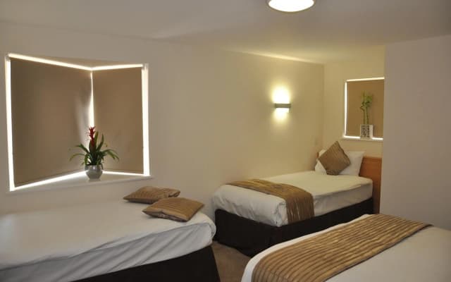 Queens Hotel - photo 4