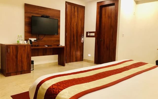 Red Crown Hotel - photo 5