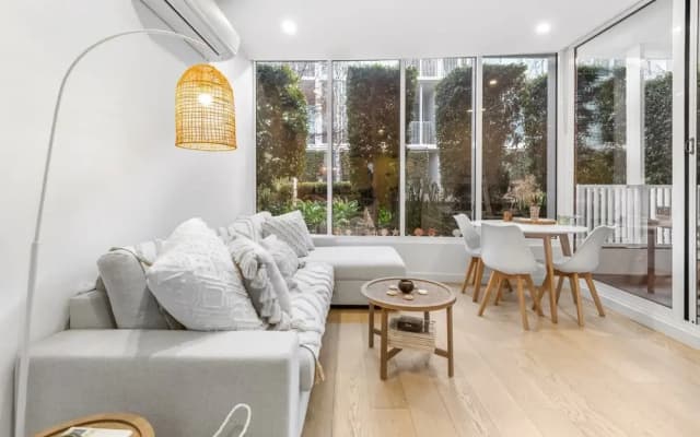 Brighton 1-bed Apartment With Balcony & Parking - photo 5