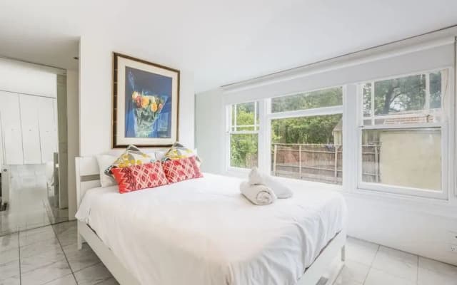 Spoilt for Choice 2-bed/2-bath + Free Parking - photo 4