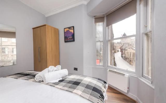F&O Apartments - 1 bedroom Royal Mile apt Stunning castle view Sleeps 2 - photo 2