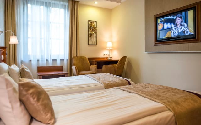 Gold Hotel Budapest - photo 3