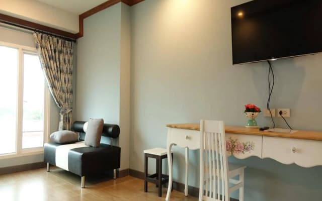 The Lilly Hotel - photo 3