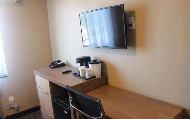 Days Inn by Wyndham Brooklyn Borough Park - photo 3