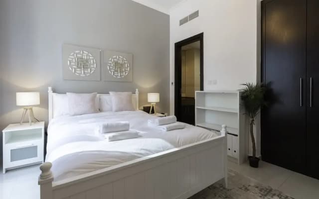 Sunny Apartment in Marina With a View Ideal Location - photo 2