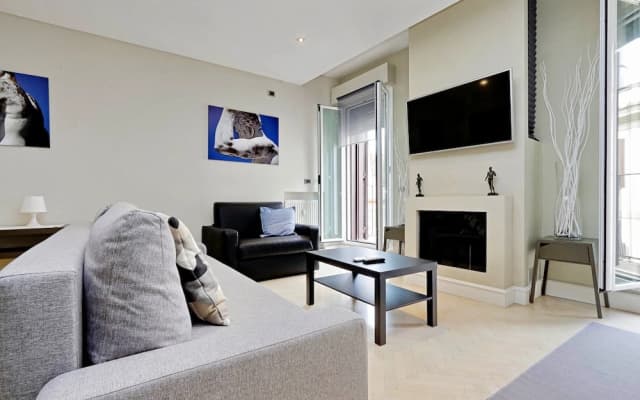 Spanish Steps Modern Apartment Balcony - photo 4
